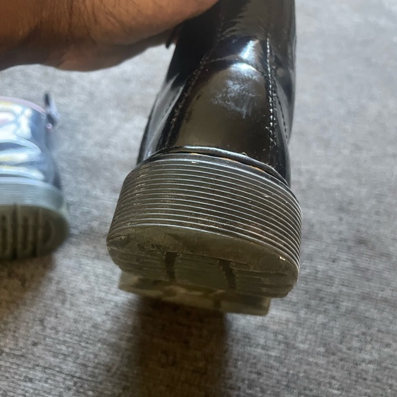 SOLD Girls heart Dr Martens size 3 - Picture 7 of 9